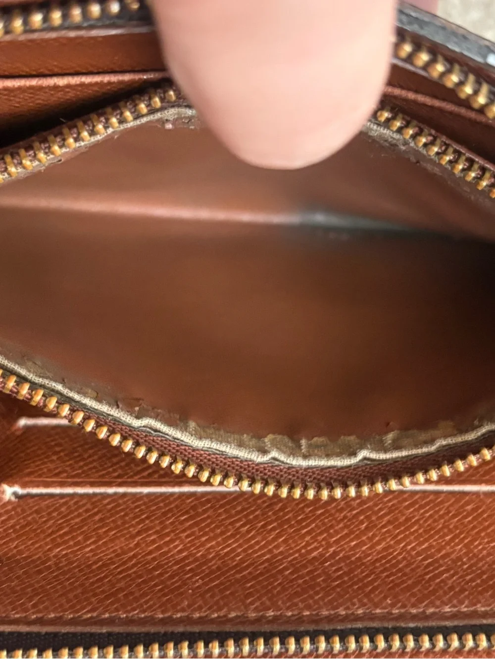 Auth LOUIS VUITTON monogram zipper wallet